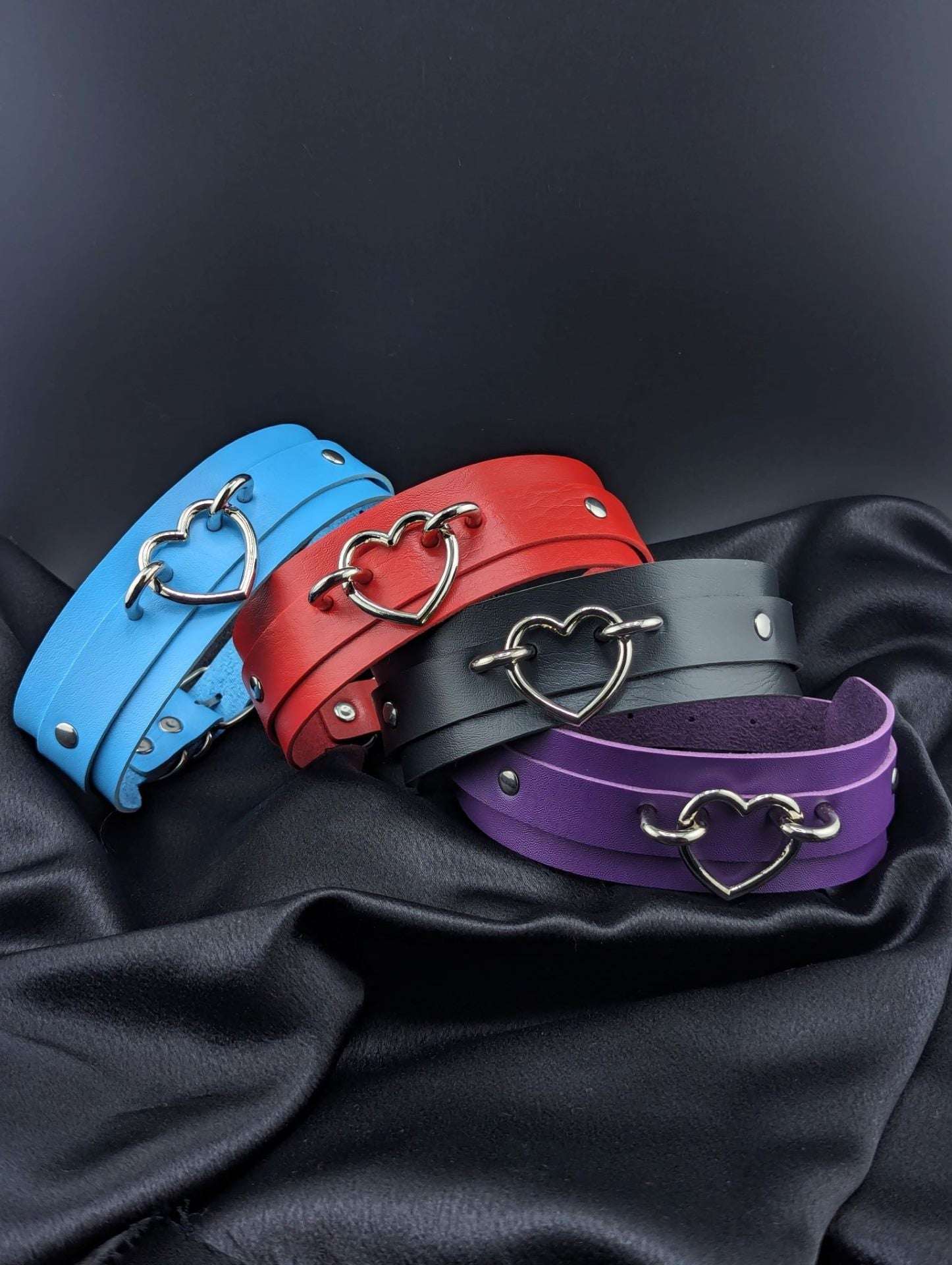 leather-heart-collar in red for cosplay, furry fandom and costume wear