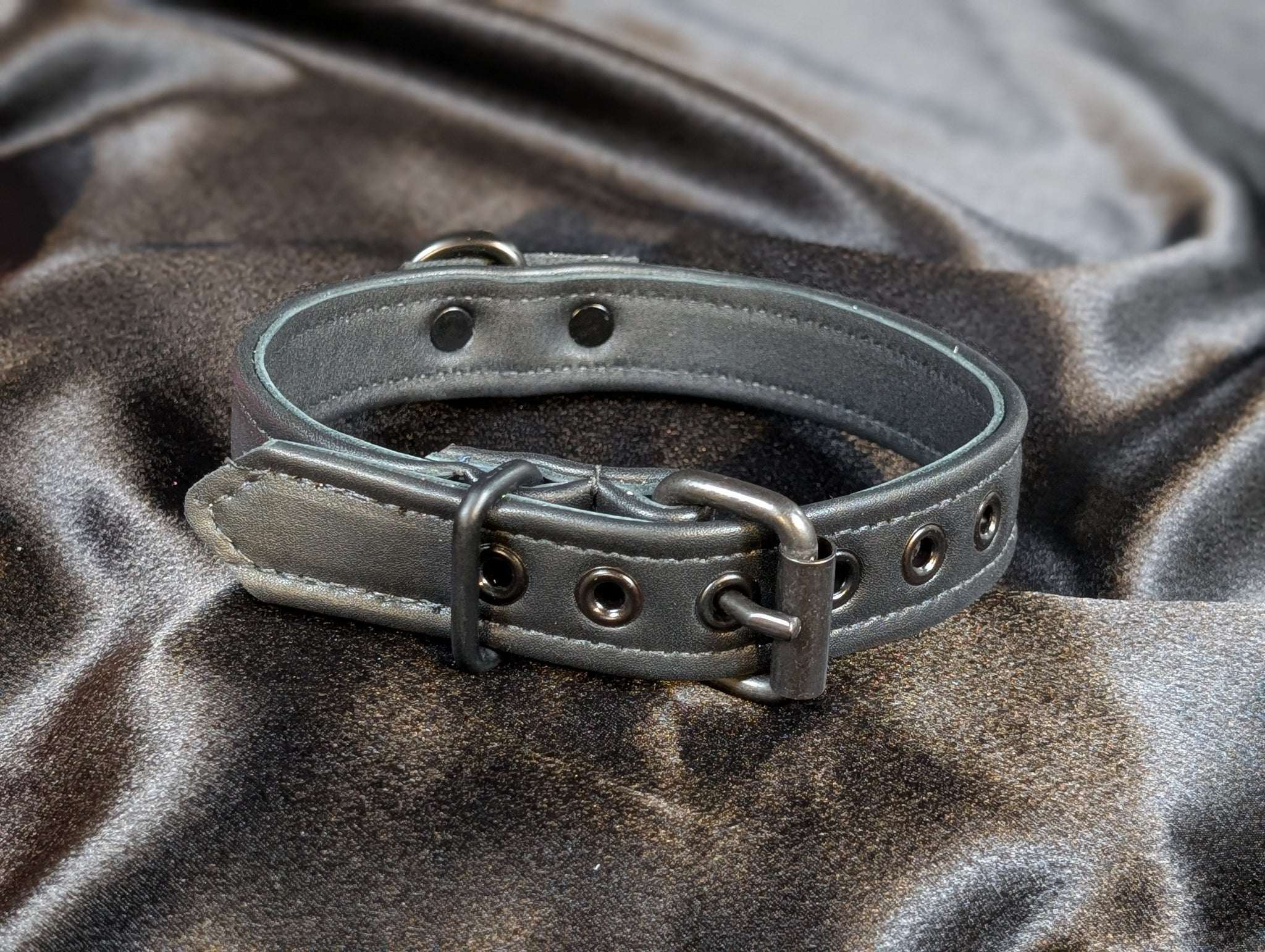 1-tri-fold-leather-collars fantasy accessory