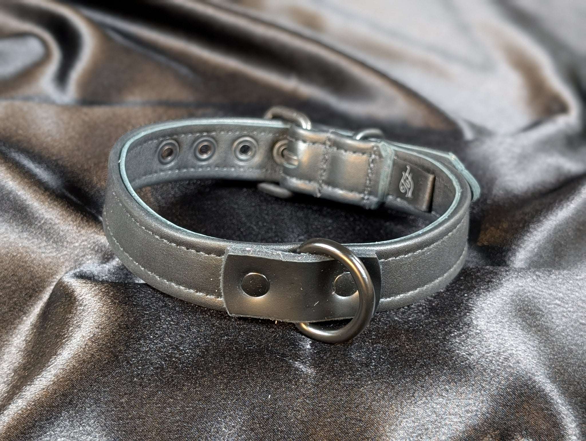 1-tri-fold-leather-collars fantasy accessory