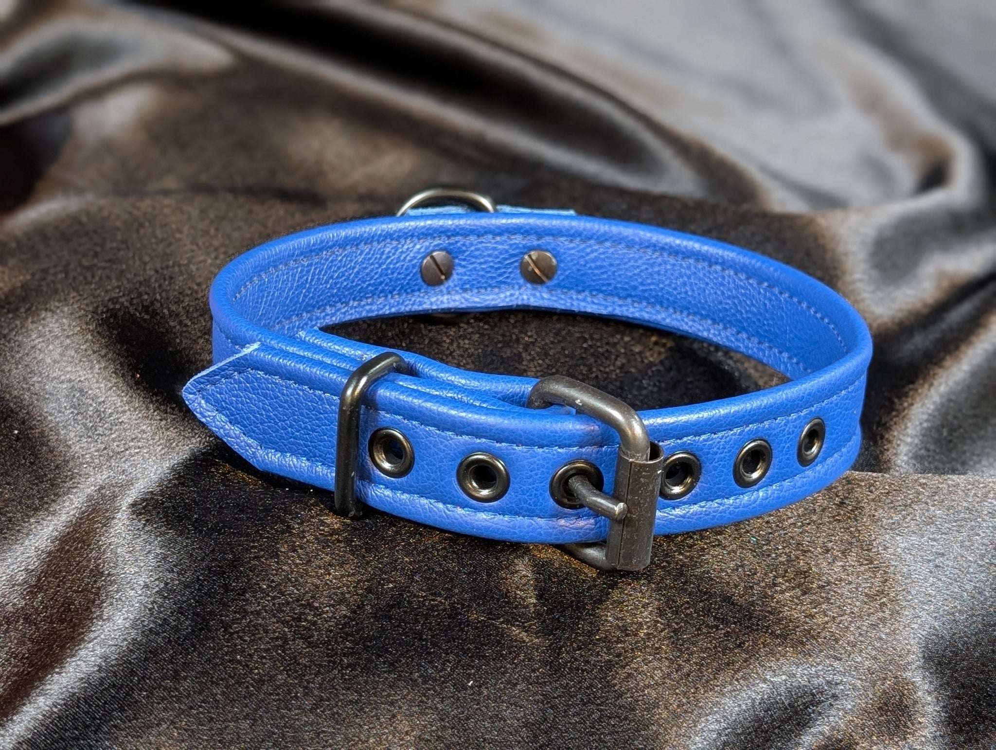 1-tri-fold-leather-collars fantasy accessory
