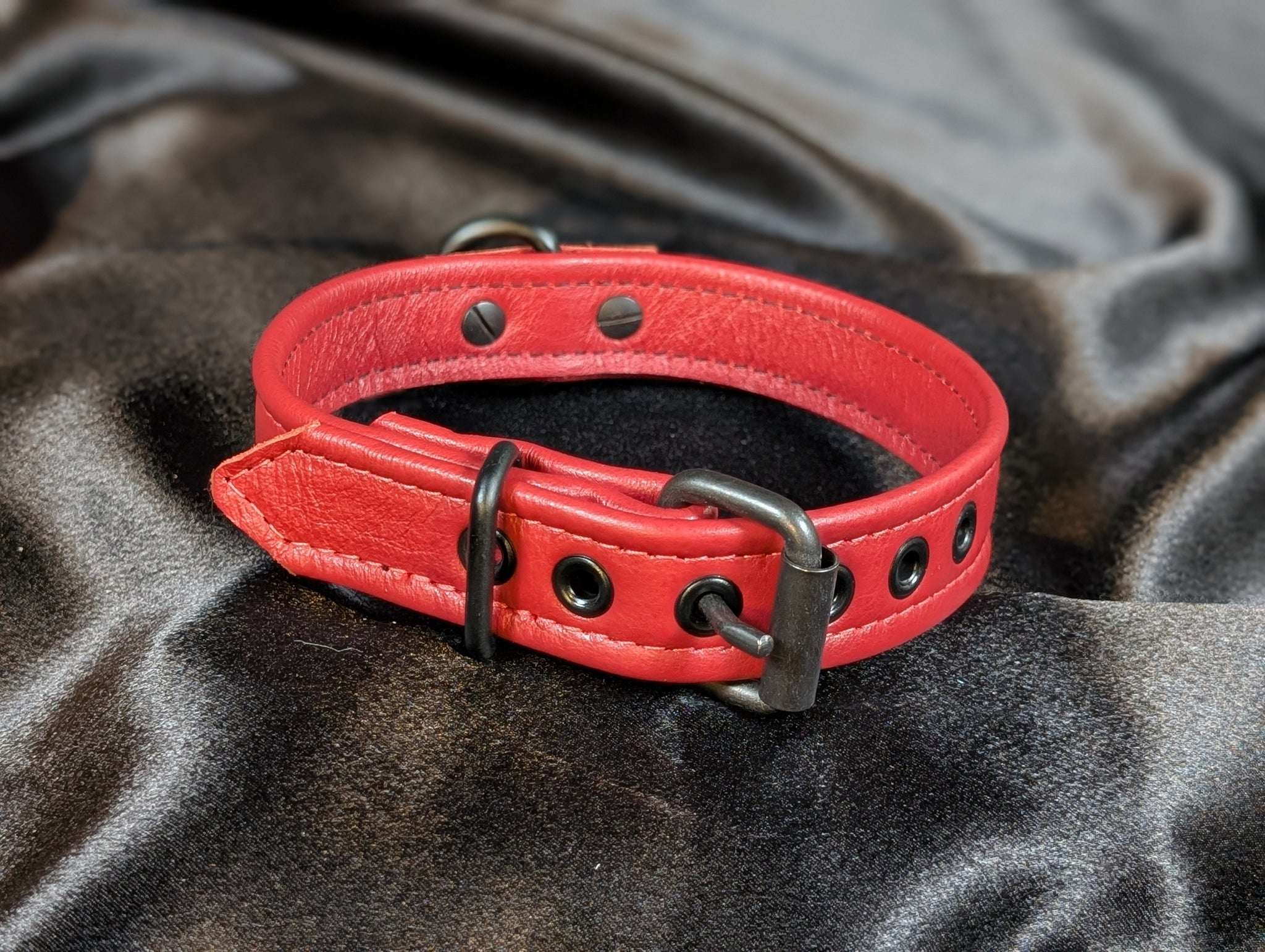 1-tri-fold-leather-collars fantasy accessory