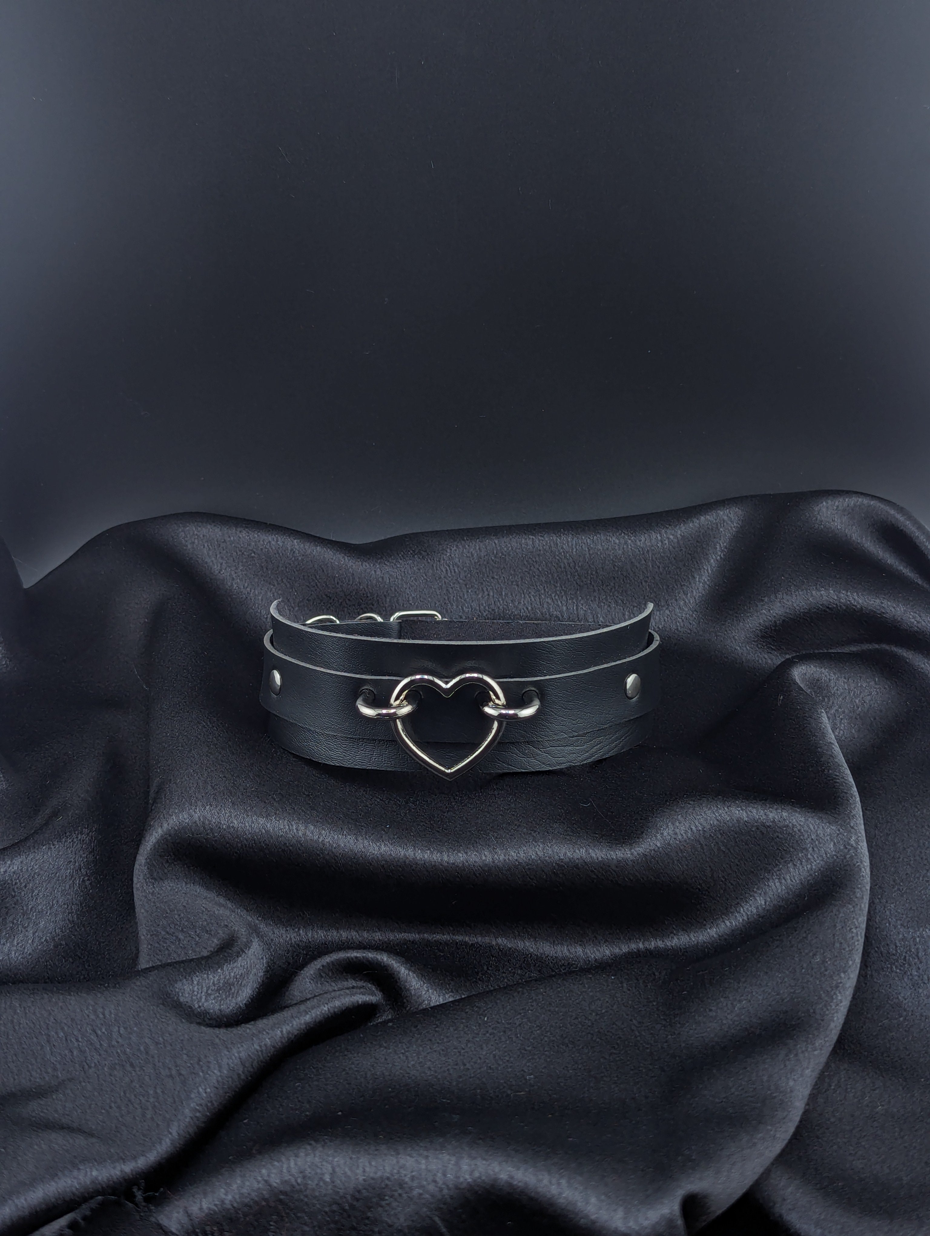 Leather Heart Collar – Tails Of Fantasy