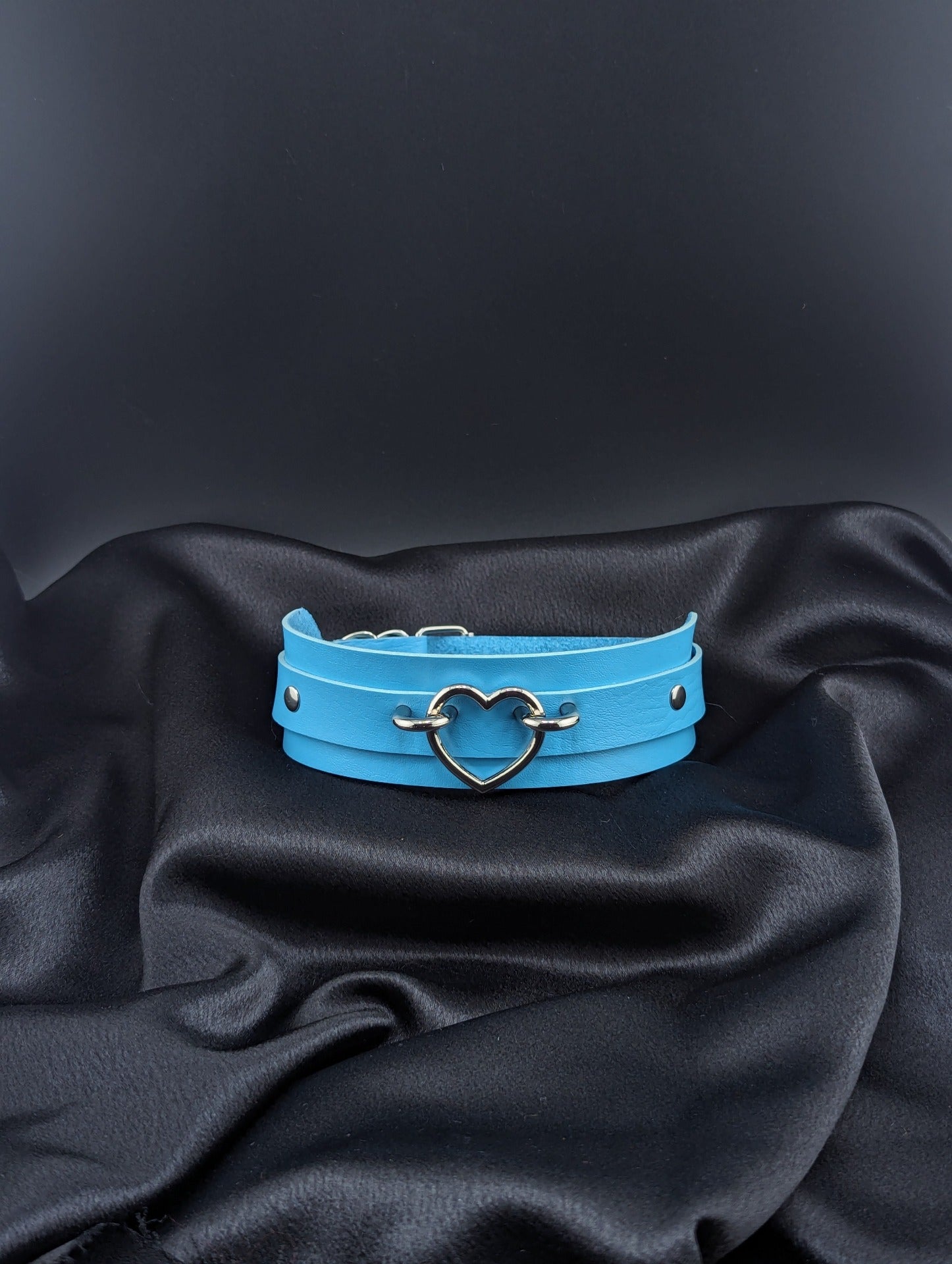 Blue Leather Heart Collar ::Blue