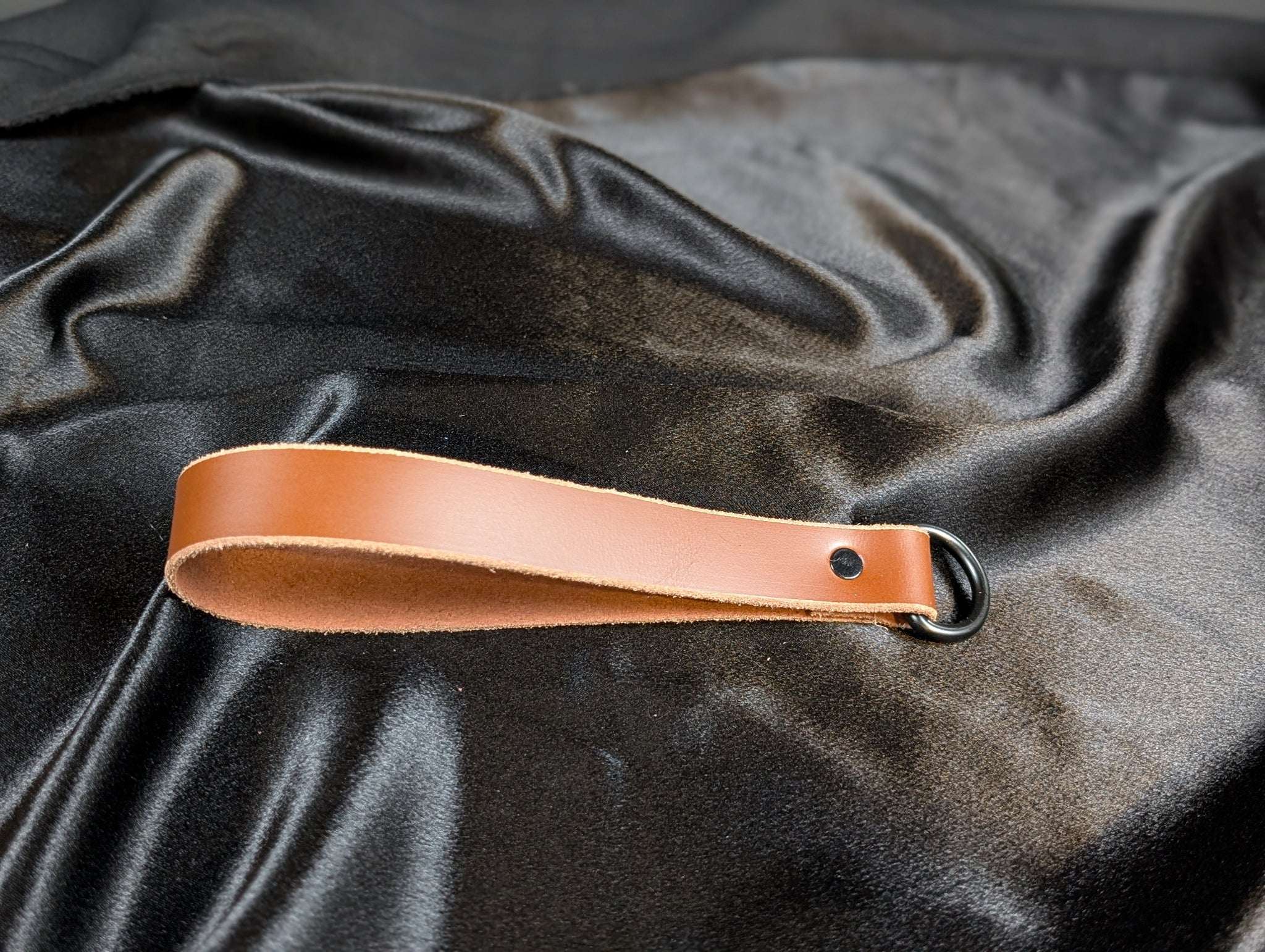 1-latigo-leather-leashes fantasy accessory
