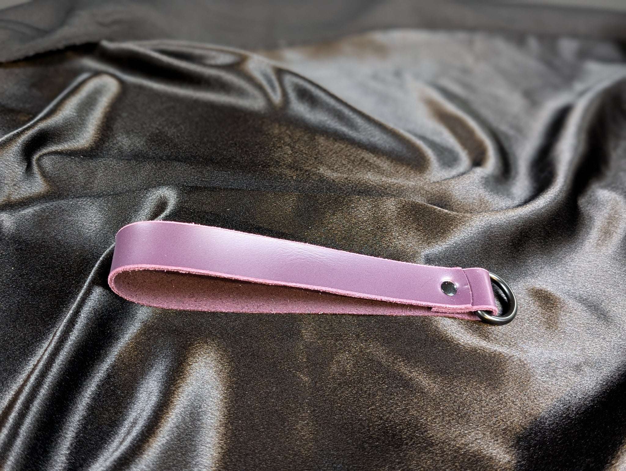 1-latigo-leather-leashes fantasy accessory