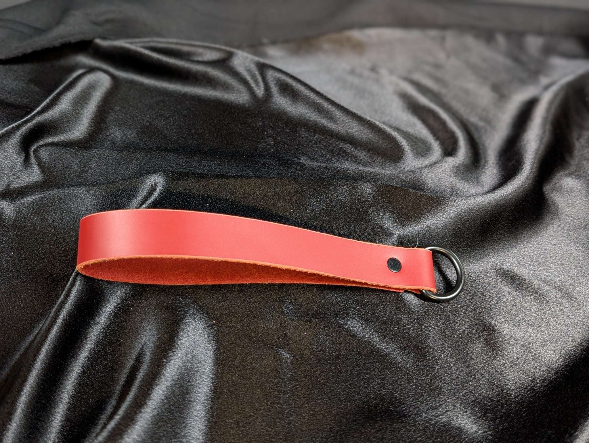 1-latigo-leather-leashes fantasy accessory