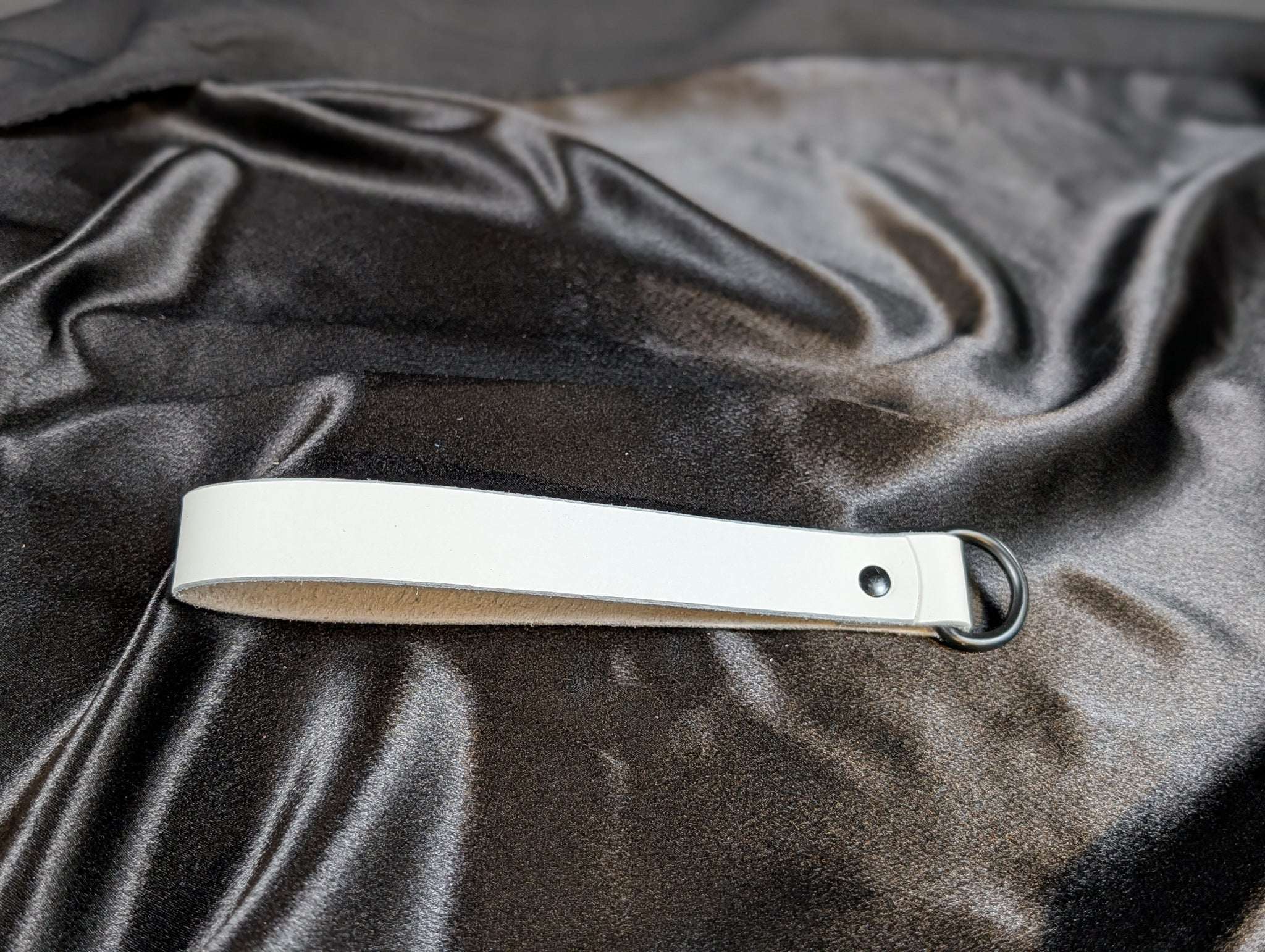 1-latigo-leather-leashes fantasy accessory