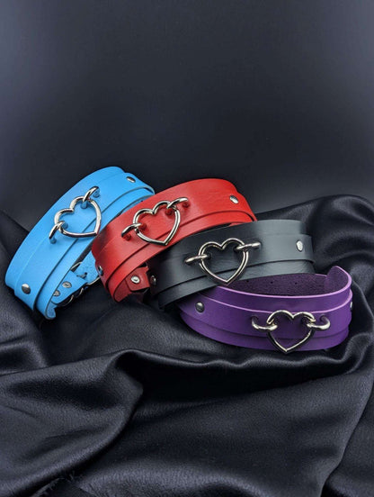 leather-heart-collar in red for cosplay, furry fandom and costume wear